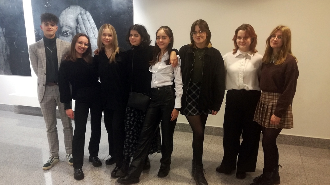 w teatrze