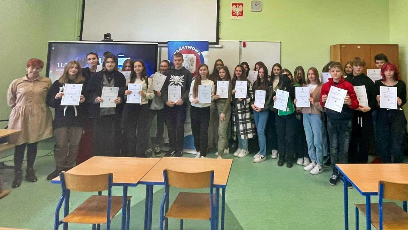 młodzież na warsztatach profilaktycznych
