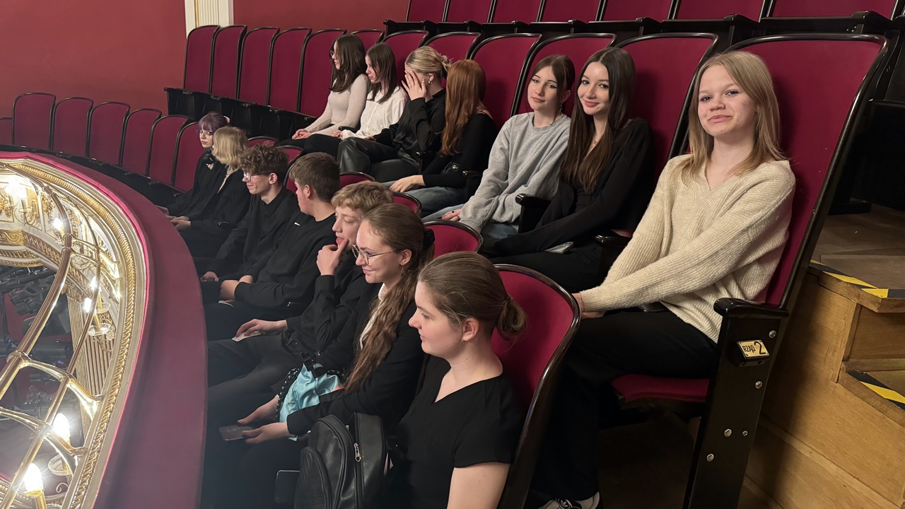 1e w teatrze