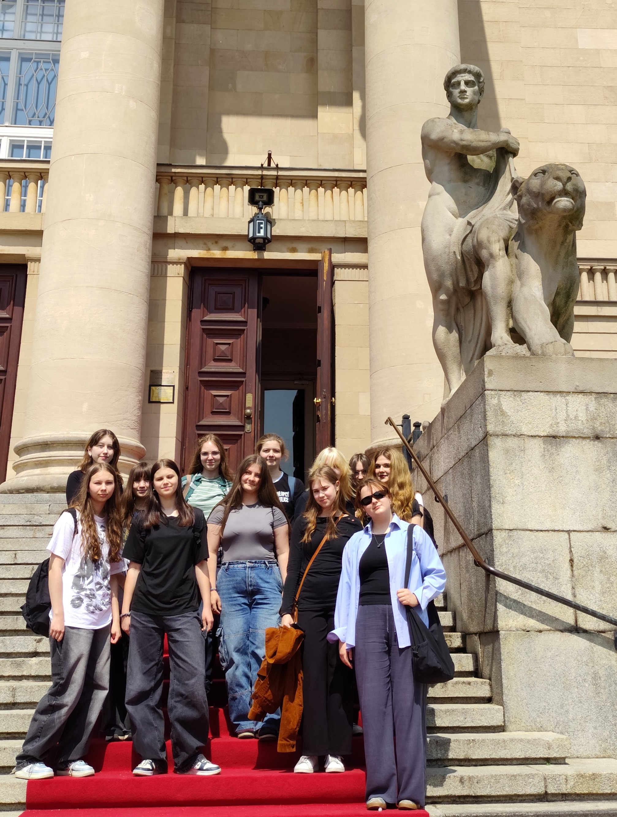 uczniowie w Teatrze Wielkim w Poznaniu