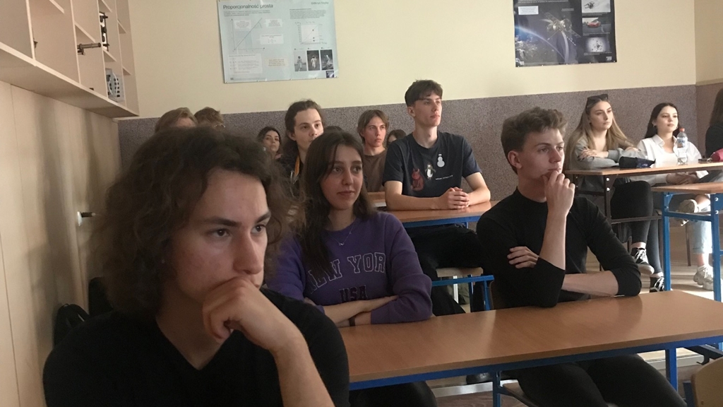 uczniowie podczas wykładu
